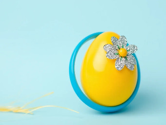 Yellow pastel egg, blue ring over yellow, sparkly flower and circle stickers